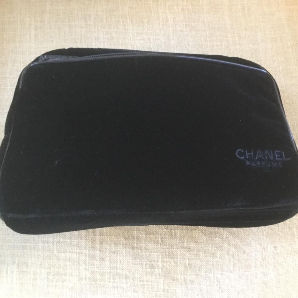 CHANEL Parfum Makeup Bag Black Velvet/Velour